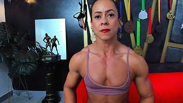 Khloe Rossich online show from December 2025 06:25:01 PM