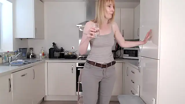 Snapshot of British_Goddess_Anna chatting on July 2026 08:10:01 AM British Goddess Anna online show from July 2026 08:10:01 AM