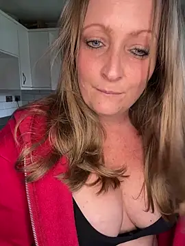 HoneyBluex online show from April 2026 11:27:01 AM