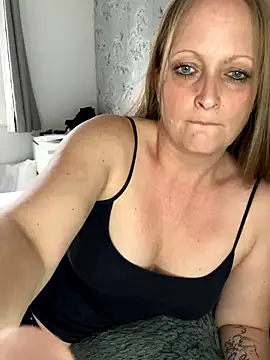 HoneyBluex online show from September 2025 08:32:01 AM