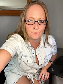 HoneyBluex online show from November 2025 01:26:01 PM