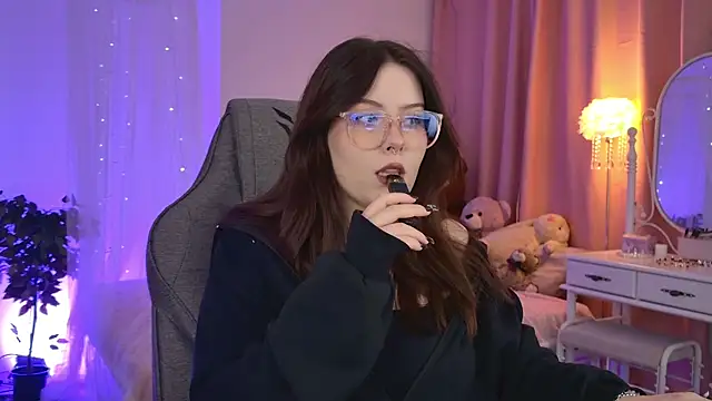 CoralineKeyns online show from November 2025 05:33:01 AM