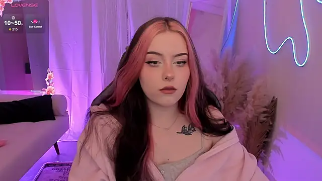 CoralineKeyns online show from May 2026 05:15:02 AM