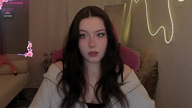 CoralineKeyns online show from March 2026 03:23:01 AM