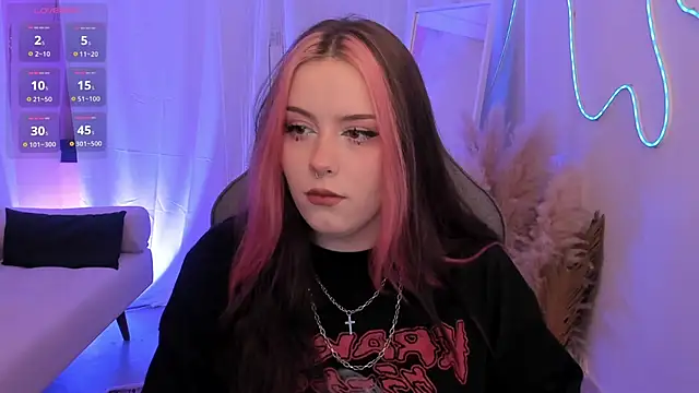 CoralineKeyns online show from June 2026 05:17:02 AM