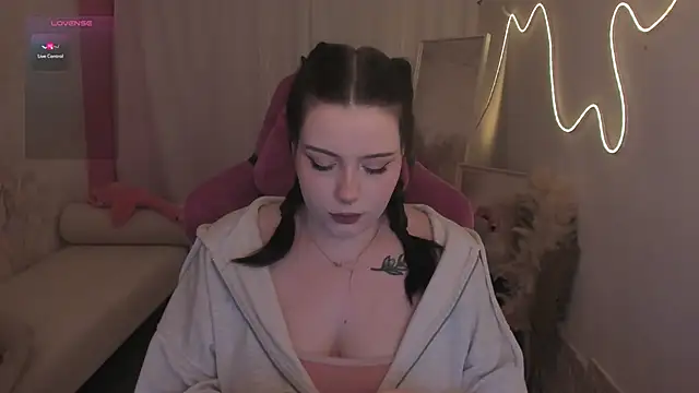 CoralineKeyns online show from February 2026 05:40:02 AM