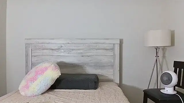 Carmen Cream online show from December 2025 05:20:02 AM