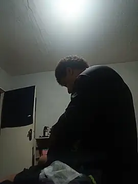Nicolaskribeiro online show from May 2026 10:13:01 AM