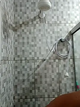 Nicolaskribeiro online show from November 2025 05:49:02 PM