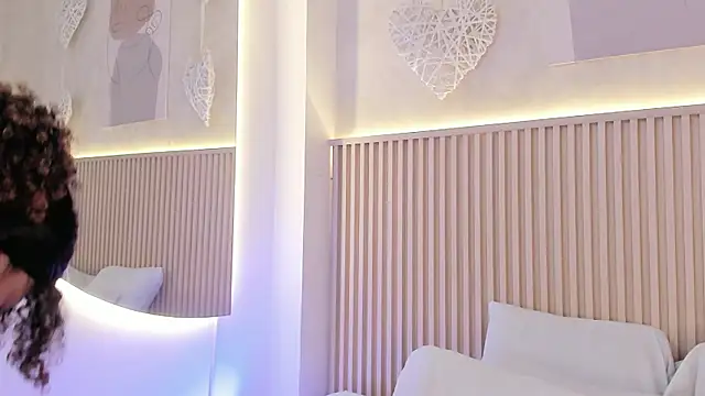 daiana curly online show from February 2026 07:54:02 PM