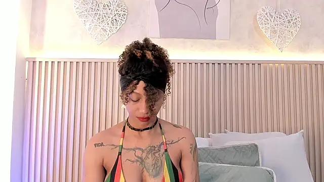 daiana curly online show from September 2025 08:05:01 PM