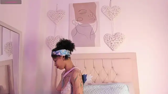 daiana curly online show from February 2025 01:00:01 PM