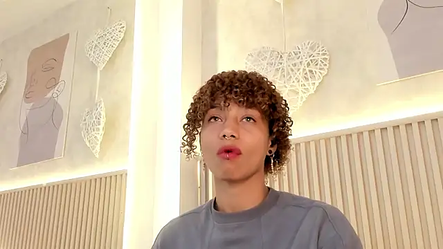 Snapshot of daiana_curly chatting on July 2026 08:19:01 PM daiana curly online show from July 2026 08:19:01 PM