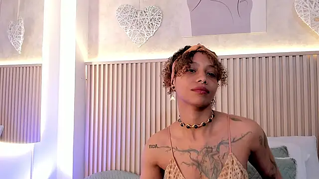daiana curly online show from September 2025 07:46:02 PM