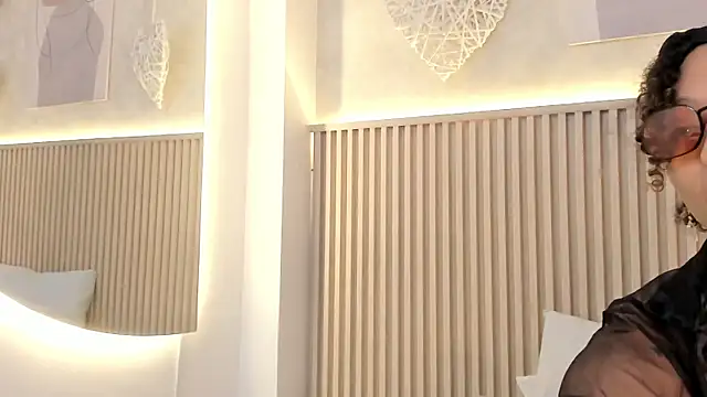 daiana curly online show from March 2026 07:39:01 PM