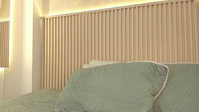 daiana curly online show from April 2026 07:54:01 PM