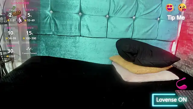 Cloee66 online show from December 2025 06:51:02 PM