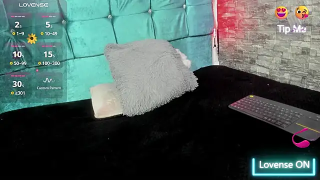 Cloee66 online show from October 2025 02:49:01 PM