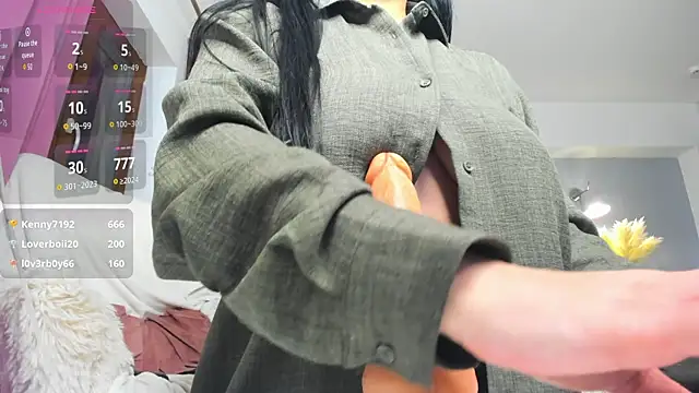 Snapshot of Awesome_Jolie chatting on November 2025 06:30:01 PM Awesome Jolie online show from November 2025 06:30:01 PM