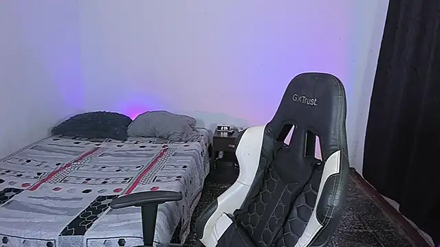 Alan26  online show from November 2025 04:44:01 AM