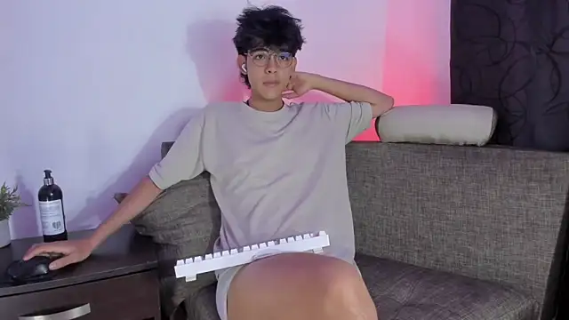 Alan26  online show from March 2025 09:16:02 PM