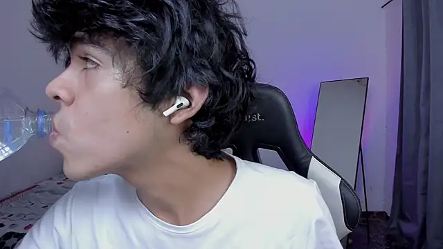 Snapshot of Alan26_ chatting on February 2026 12:21:02 AM Alan26 online show from February 2026 12:21:02 AM