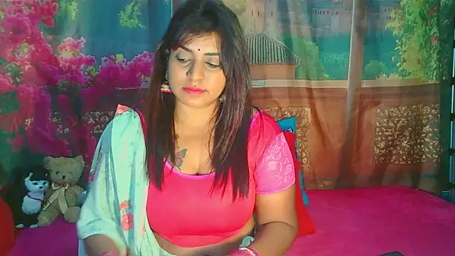 RoyalIndianCreamPuff online show from May 2026 06:46:01 PM
