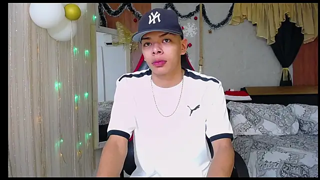 Snapshot of Harry_jhonsson chatting on December 2025 01:00:01 AM Harry jhonsson online show from December 2025 01:00:01 AM