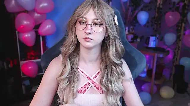 Snapshot of Rory_Pink chatting on February 2025 11:20:01 PM Rory Pink online show from February 2025 11:20:01 PM