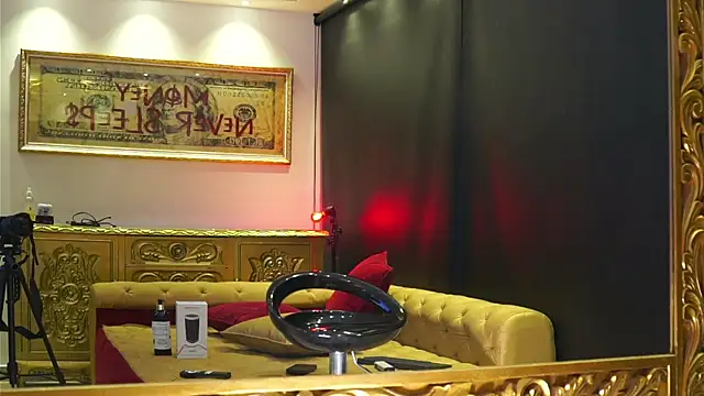 dantecoppolaa  online show from April 2026 11:29:02 PM