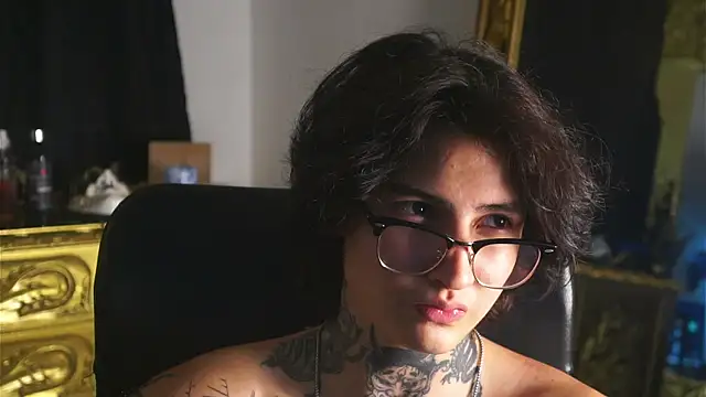 Snapshot of dantecoppolaa_ chatting on February 2025 01:57:01 AM dantecoppolaa online show from February 2025 01:57:01 AM