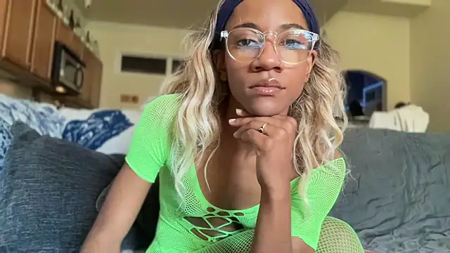 Snapshot of cutiesigh chatting on October 2025 02:28:01 PM cutiesigh online show from October 2025 02:28:01 PM