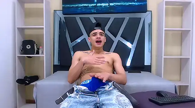 mailo bronw online show from December 2024 08:46:02 PM