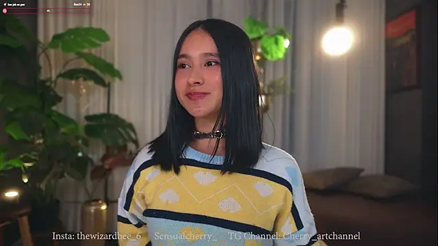 Snapshot of Miss_beee chatting on November 2025 12:58:02 AM Miss beee online show from November 2025 12:58:02 AM