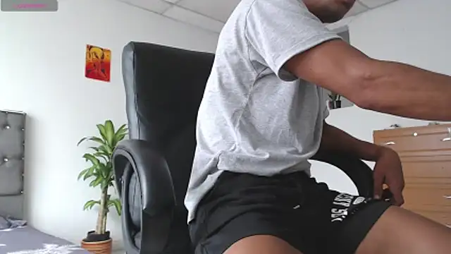 Snapshot of Aaronblack1_ chatting on November 2025 02:54:01 PM Aaronblack1 online show from November 2025 02:54:01 PM