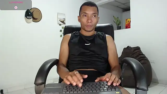 Aaronblack1  online show from September 2025 08:39:01 AM
