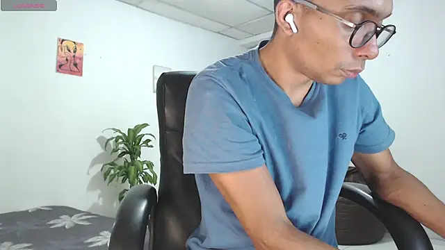 Aaronblack1  online show from January 2026 01:00:02 AM