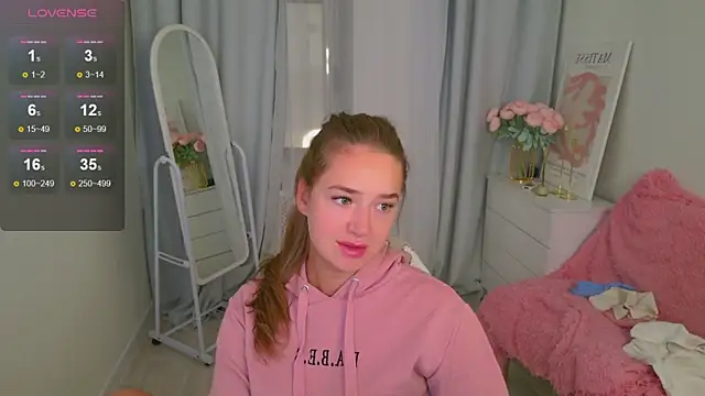 Snapshot of LovelyJessie chatting on October 2025 09:00:01 AM LovelyJessie online show from October 2025 09:00:01 AM