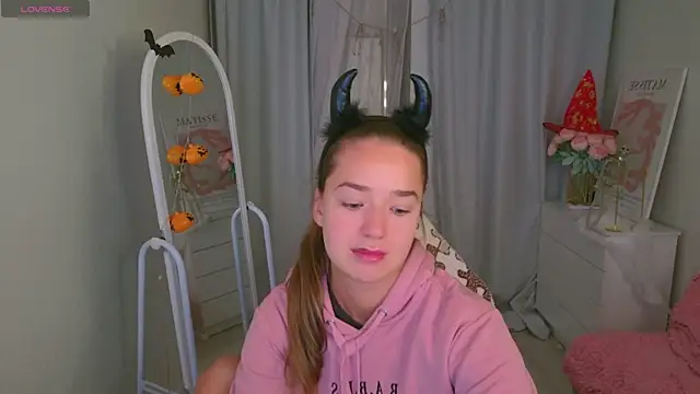 LovelyJessie online show from October 2025 04:17:02 PM