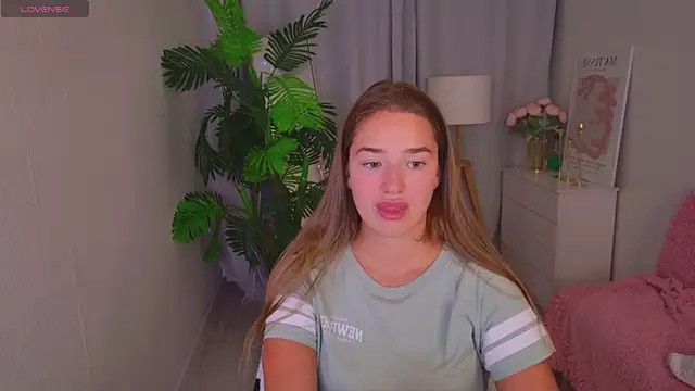 Snapshot of LovelyJessie chatting on July 2026 01:43:01 PM LovelyJessie online show from July 2026 01:43:01 PM