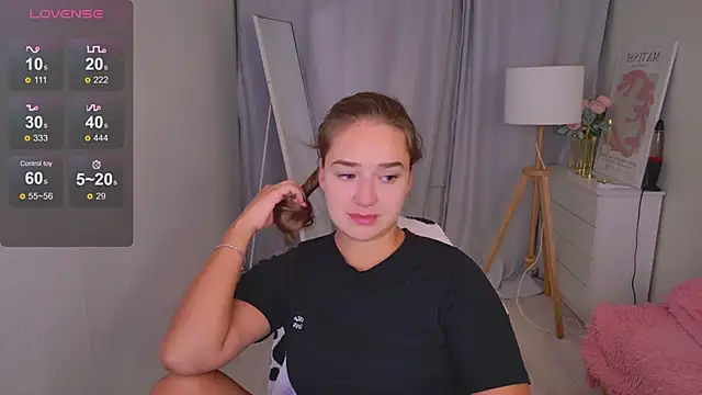 LovelyJessie online show from April 2026 02:11:01 PM