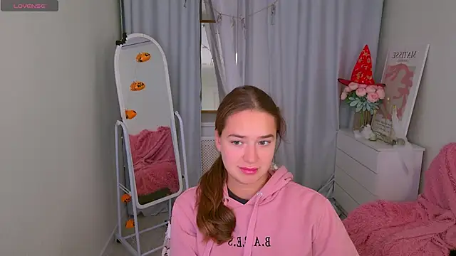 LovelyJessie online show from October 2025 01:45:01 PM