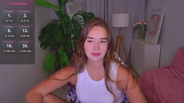 Snapshot of LovelyJessie chatting on June 2026 01:44:02 PM LovelyJessie online show from June 2026 01:44:02 PM