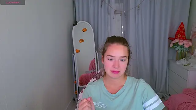 LovelyJessie online show from October 2025 01:44:02 PM