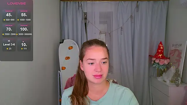 LovelyJessie online show from October 2025 01:45:01 PM