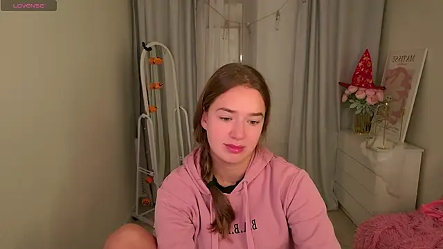 LovelyJessie online show from November 2025 01:47:02 PM