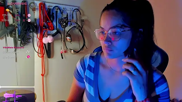 Snapshot of scarlet-kennedy98 chatting on April 2026 10:49:02 PM scarlet-kennedy98 online show from April 2026 10:49:02 PM