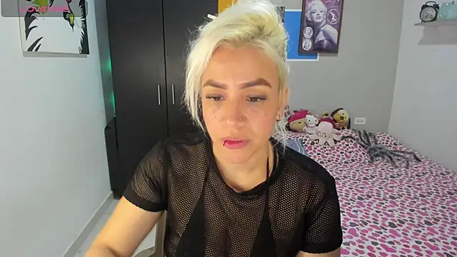 Snapshot of LuCKy_JoK chatting on October 2025 11:09:02 AM LuCKy JoK online show from October 2025 11:09:02 AM