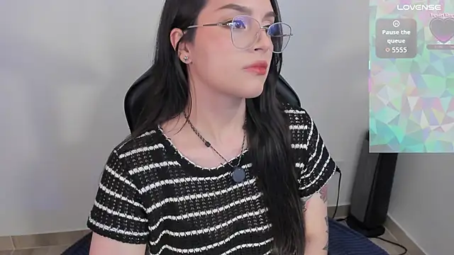 anaveleeez online show from June 2026 11:43:01 PM