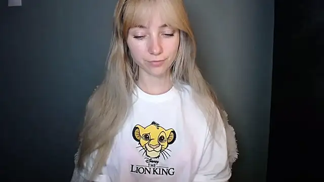 LuciaYoung online show from November 2025 08:18:02 PM